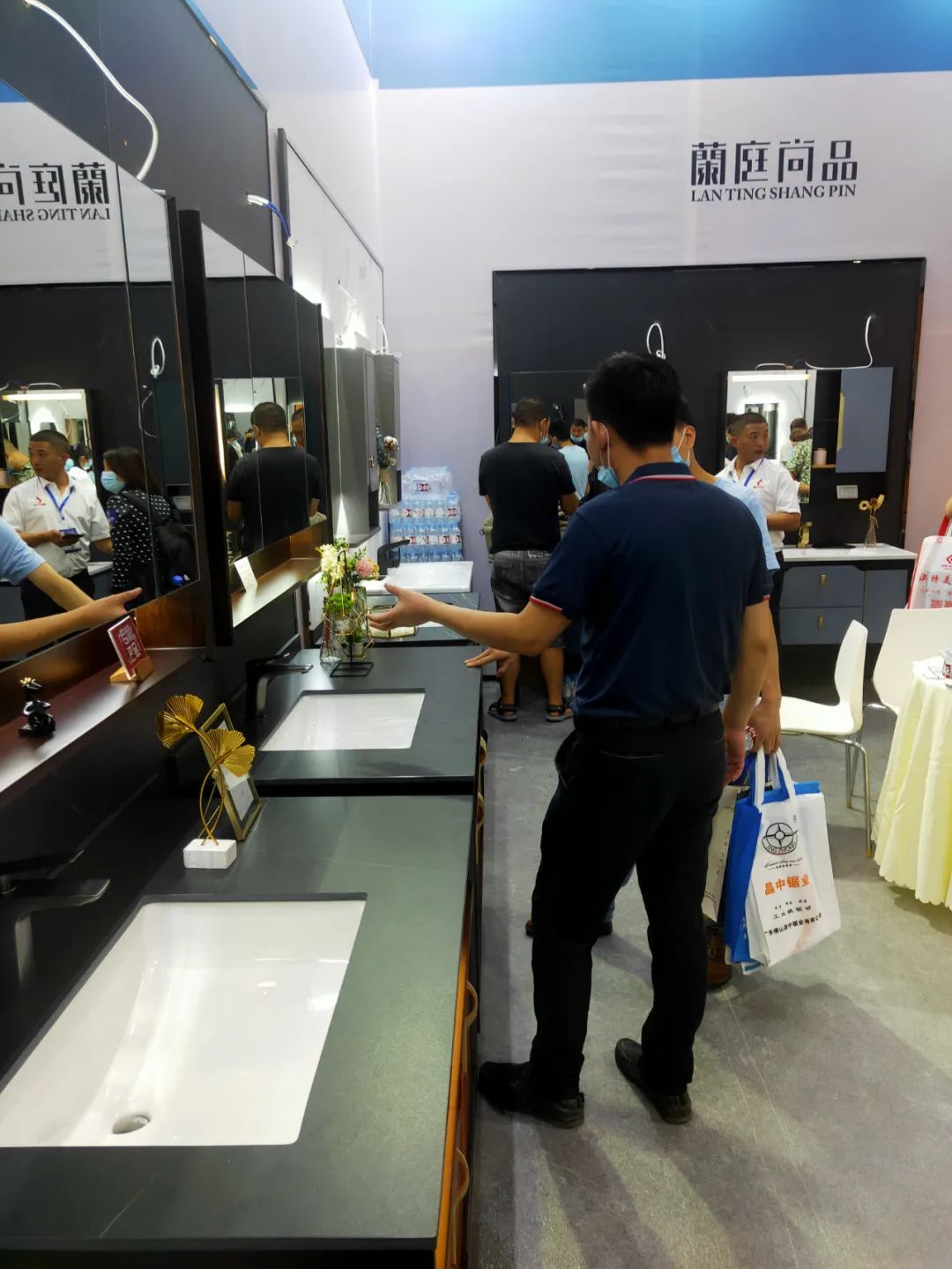 高定風(fēng)口下，巖板是否會(huì)成為瓷磚行業(yè)進(jìn)軍定制家居產(chǎn)業(yè)的“殺手锏”？(圖5)